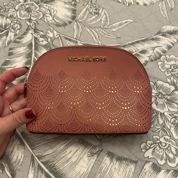 Michael Kors Makeup Case - Picture 1 of 3